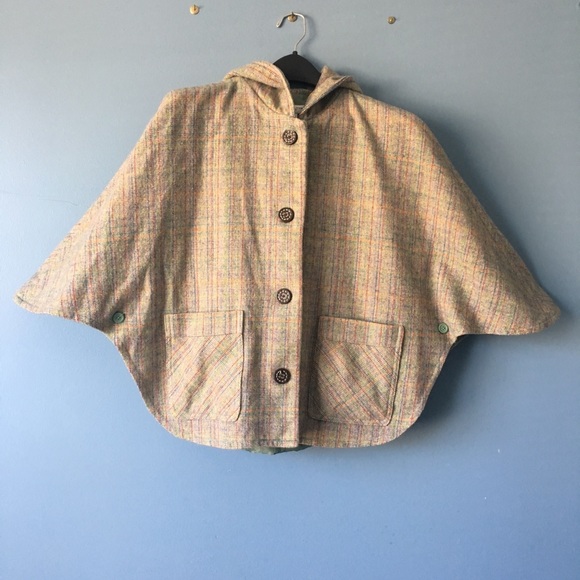 Buttoned Cape - Picture 4 of 6